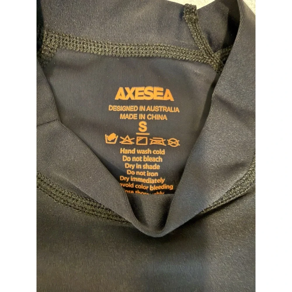 COMPRESSION SWIM SHIRT SIZE SMALL New With‎ Tags Black UPF50 Surfing